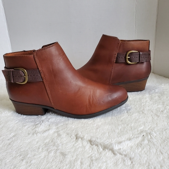 clarks shoes rubbing